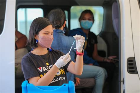 Manila health centers to administer vaccination .